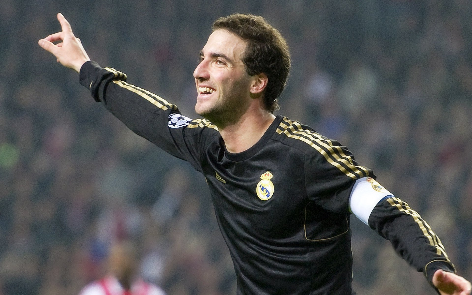 球队实力逐渐显现，冠军之路漫长，足球冠军球队